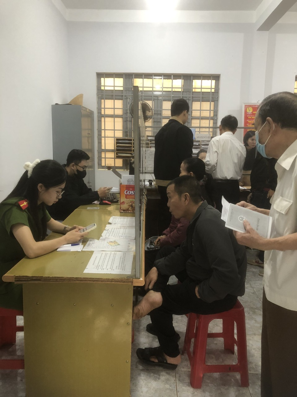 Tổ công tác triển khai Đề án 06 phường Tân Thành thông báo thực hiện cao điểm công tác thu nhận và kích hoạt Định danh điện tử mức độ 2 trên địa bàn phường